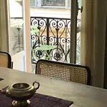 Modern, Traditional , Bright And Stylish Appartement