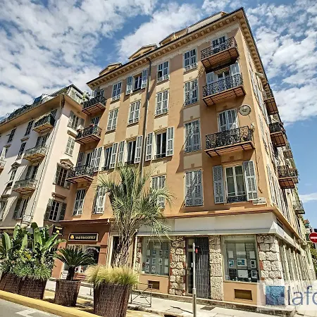 Modern, Traditional , Bright And Stylish Appartement *